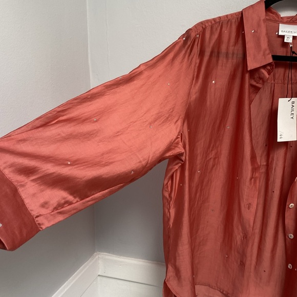 Bailey /44 button down top, light weight and see through , size XL - Picture 5 of 5